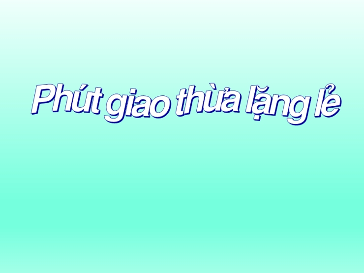 Phút Giao Thừa Lặng Lẽ